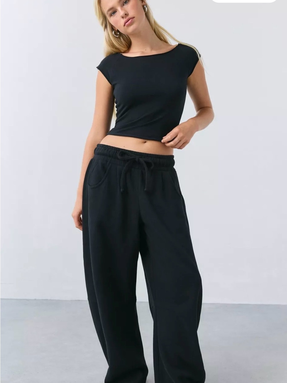 Urban Outfitters Black Cap-Sleeve Cropped Tee